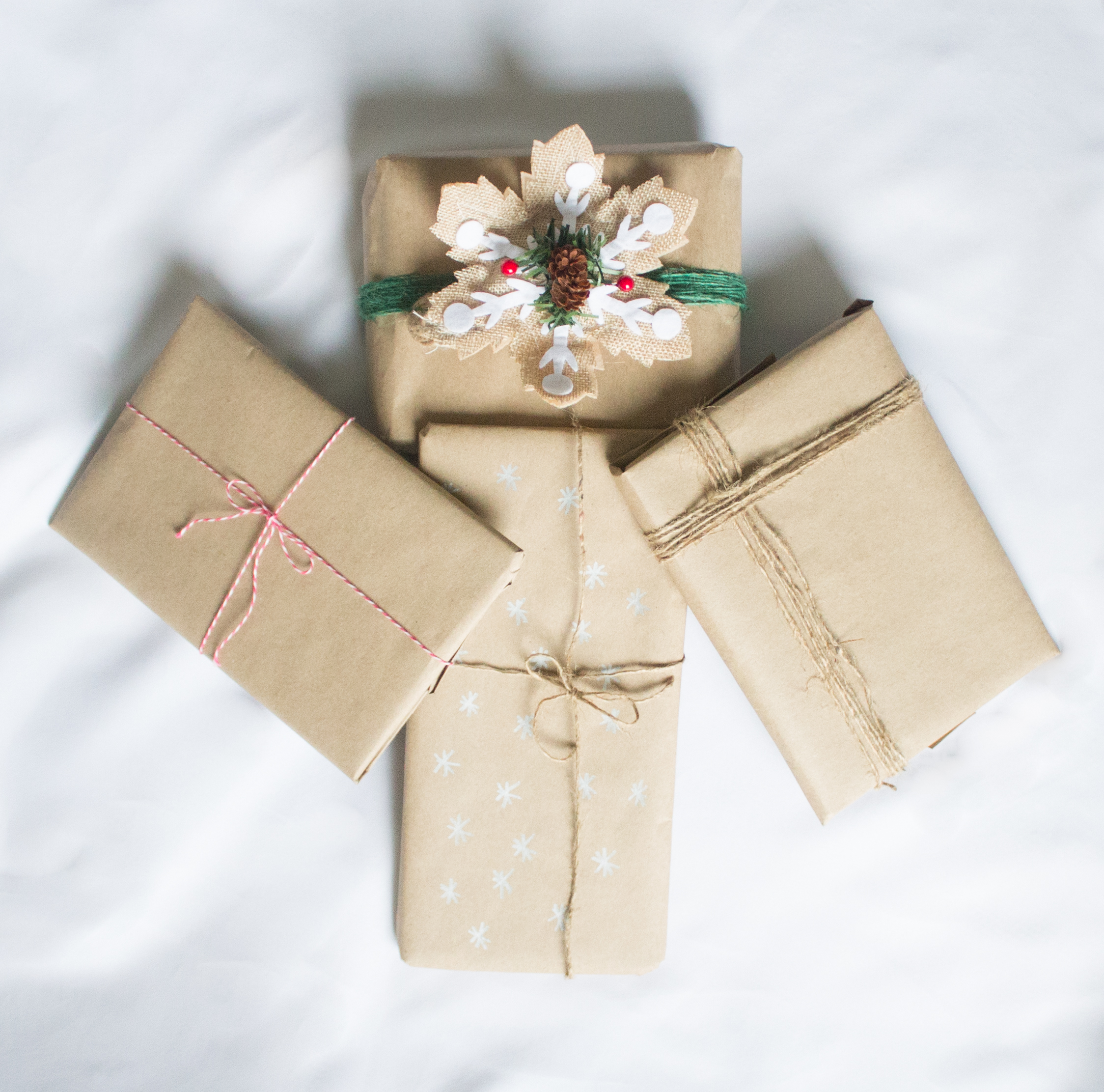 minimalist gift wrap